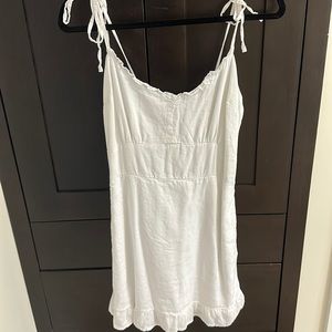 A&F white linen dress with tie straps and ruffle detail, size S